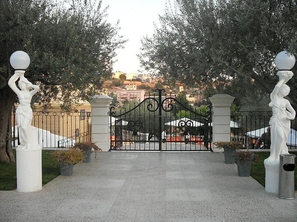 Parco Degli Ulivi Hotel Mirabella Imbaccari Bagian luar foto