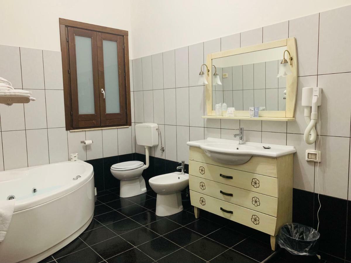 Parco Degli Ulivi Hotel Mirabella Imbaccari Bagian luar foto